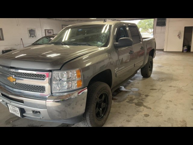 BUY CHEVROLET SILVERADO 1500 2013 4WD CREW CAB 143.5